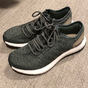 ** BNWOB ** Men’s SIZE 9.5 ADIDAS PUREBOOST